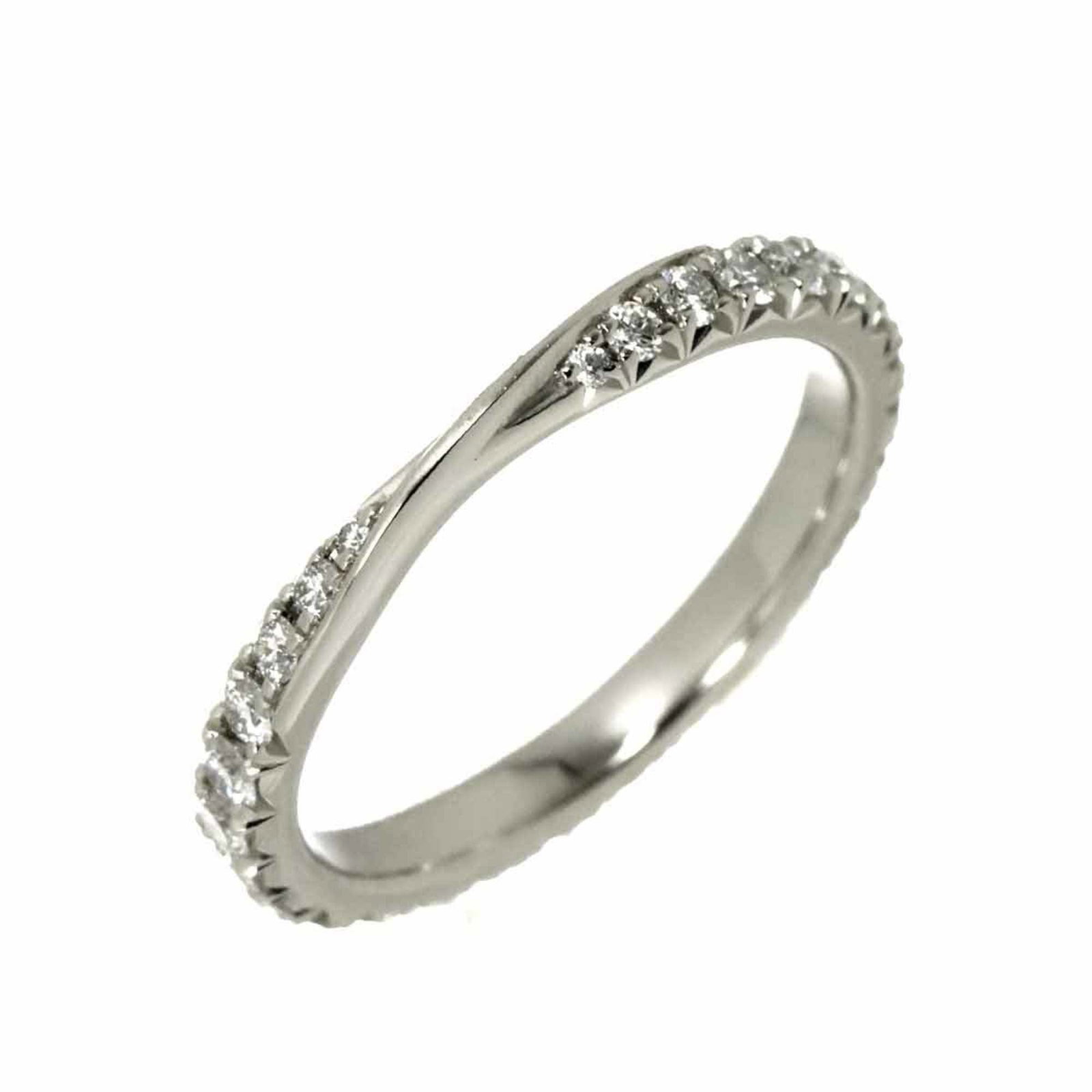 Ring Harry Winston Band: Ring Harry Winston Band Harry Winston Band Ring made of platinum with a 0.54 ct diamond, size 3.5 and in like new condition. Item Specifics: Brand: Harry Winston Type: Band Ring Gender: Women Metal: P