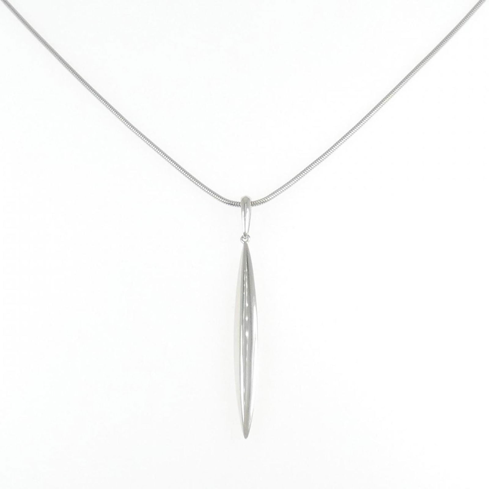 Feather necklace by Tiffany: Feather necklace by Tiffany Tiffany white gold pendant necklace, 51 cm neck circumference, with a pendant size of 48.8mm x 4.9mm, in like new condition. Item Specifics: Brand: Tiffany Necklace Type: