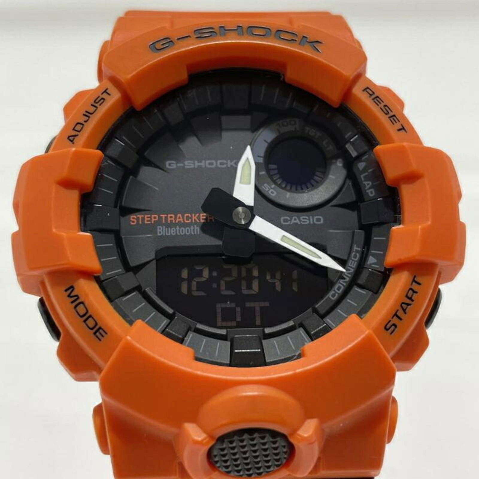 Wristwatch Casio: Wristwatch Casio Casio Wristwatch for men in orange, in good used condition with visible traces of usage. Item Specifics: Brand: Casio Type: Wristwatch Gender: Men Color: Orange Condition: Used (good)