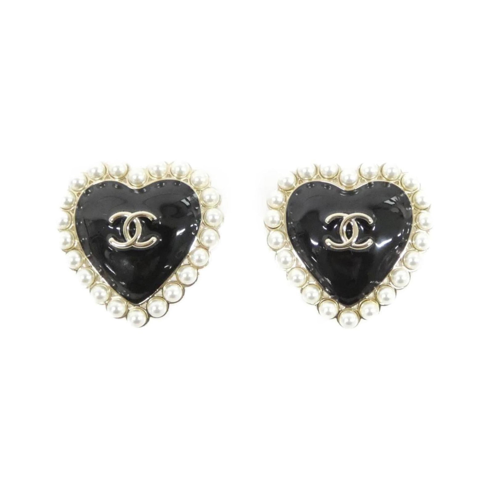Chanel Earrings Stud: Chanel Earrings Stud Chanel stud earrings in black and white, sized at 28.00mm x 27.00mm (1.10'' x 1.06''), are in very good condition with minor signs of wear. Item Specifics: Brand: Chanel Type: Stu