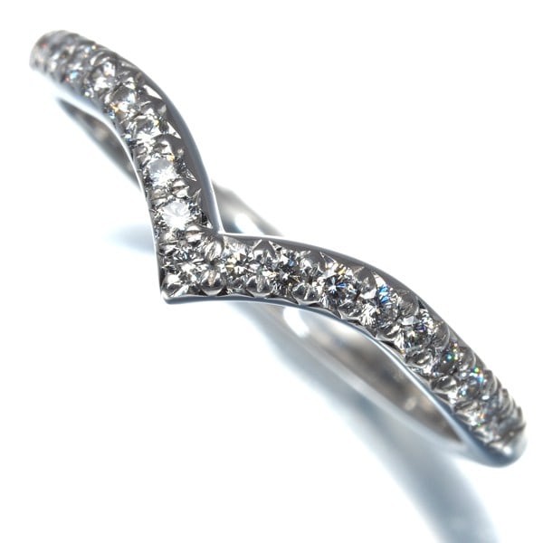 Tiffany & Co. Diamond Ring Soleste V Us5.75-6 950 Platinum: Tiffany & Co. Diamond Ring Soleste V Us5.75-6 950 Platinum This Tiffany & Co. diamond ring from the Soleste V collection is made of 950 platinum and features a natural diamond, sized US5.75-6. Item