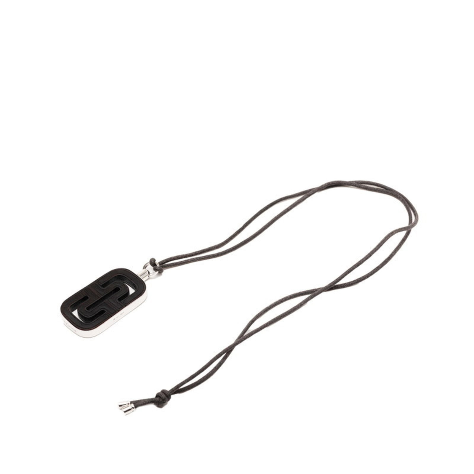 BVLGARI Parentesi Necklace - White Silver Wood, SV925 Fabric: BVLGARI Parentesi Necklace - White Silver Wood, SV925 Fabric Bvlgari necklace made of 925 silver and wood, measuring 76 cm in neck circumference with a pendant size of 50.5mm x 28.9mm, in good used