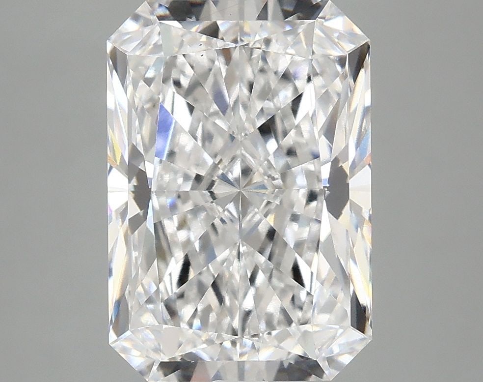 Loose Lab Diamond IGI Radiant 4.1ct E VS1: Loose Lab Diamond IGI Radiant 4.1ct E VS1 Loose lab-grown diamond weighing 4.1ct with a radiant cut, color E, clarity VS1, and IGI certification; features excellent polish and symmetry, measuring