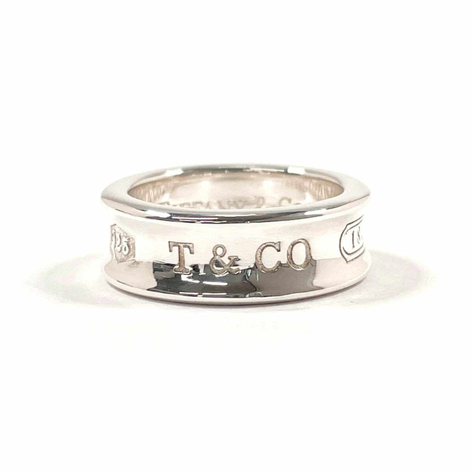 Silver 925 Tiffany Band Ring: Silver 925 Tiffany Band Ring This Tiffany 925 band ring is made of silver and designed for women, sized at US 6, and is in very good used condition with minor wear. Item Specifics: Brand: Tiffany