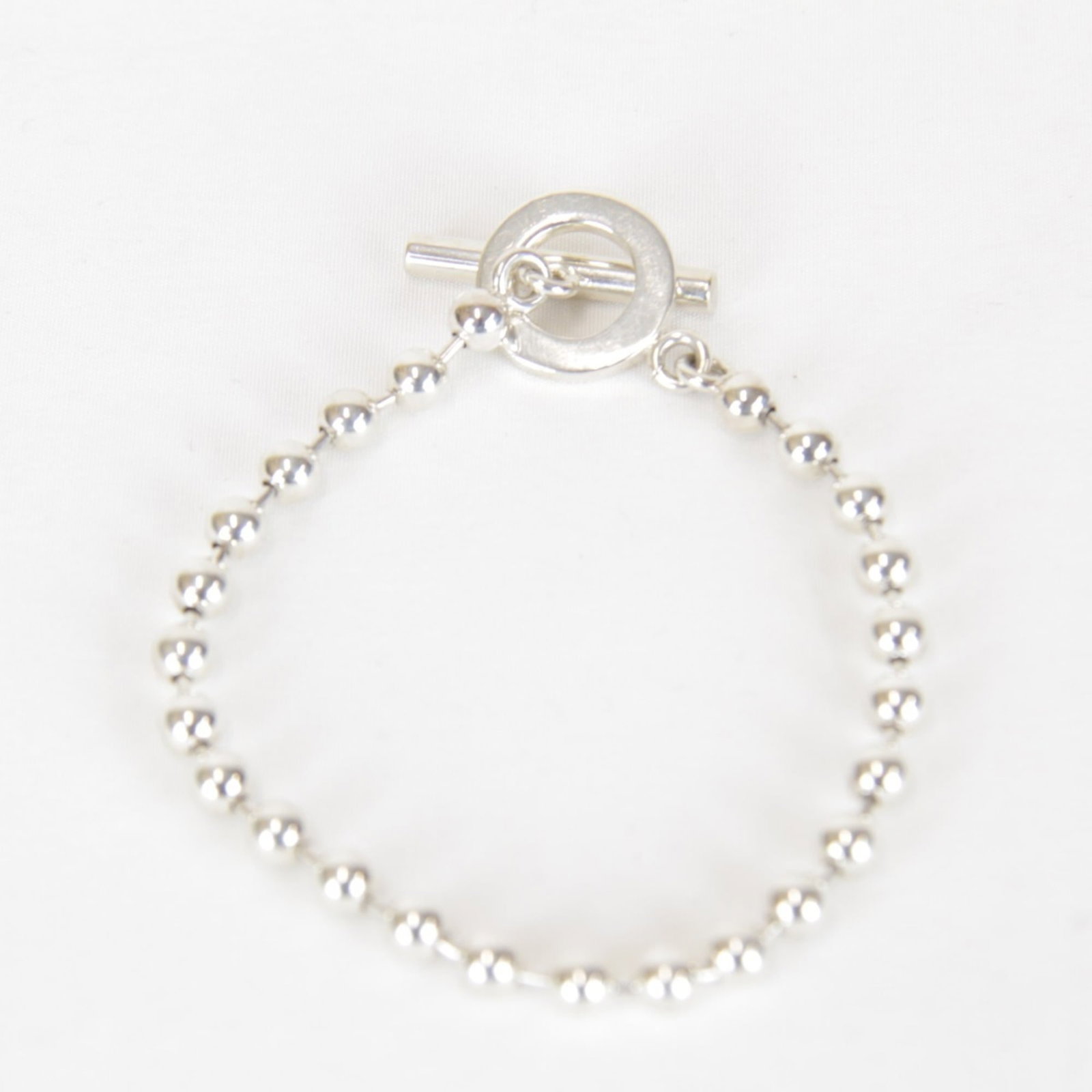 Gucci Silver 925 Charm Bracelet: Gucci Silver 925 Charm Bracelet Gucci charm bracelet made of silver 925, measuring 20cm in length and designed for women. Used condition with signs of wear. Item Specifics: Brand: Gucci Type: Charm Br