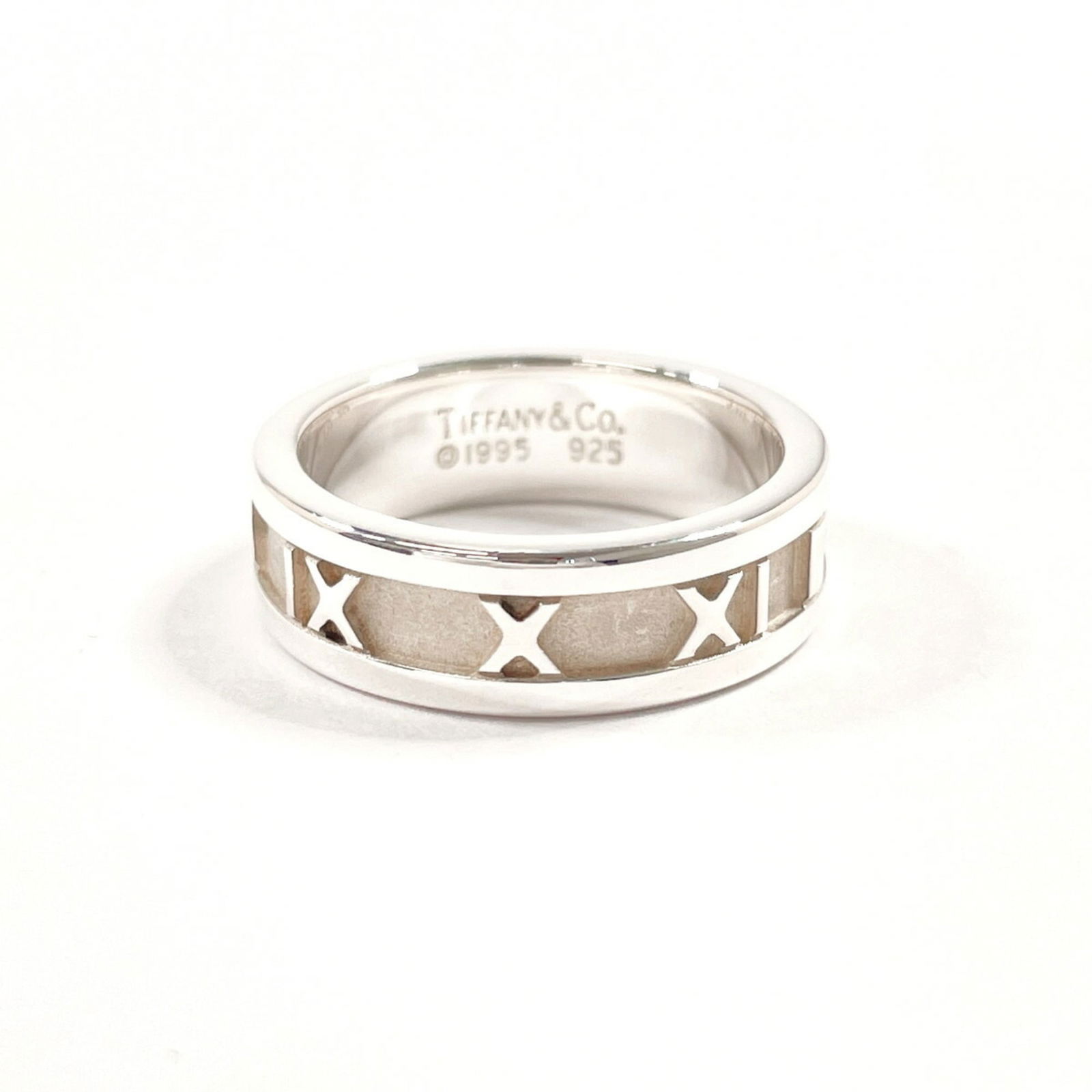 Silver 925 Tiffany Band Ring: Silver 925 Tiffany Band Ring Silver 925 Tiffany Band Ring, US size 6.5, in like-new condition with minimal traces of usage. Item Specifics: Brand: Tiffany Type: Band Ring Gender: Women Color: Silver M