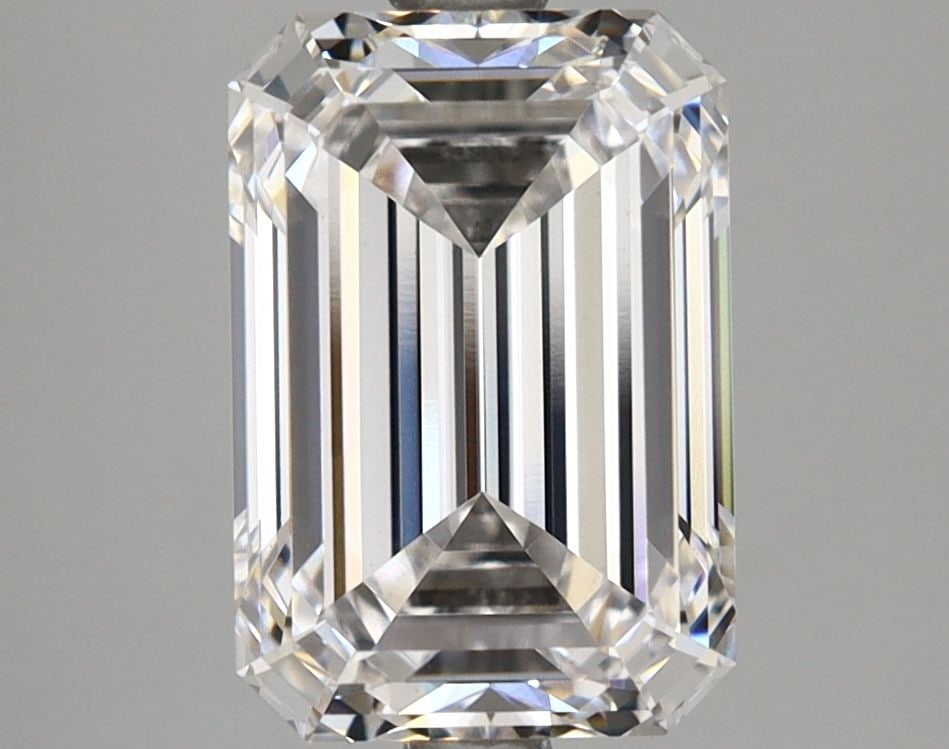 Loose Lab Diamond GIA Emerald 3.13ct E VS1: Loose Lab Diamond GIA Emerald 3.13ct E VS1 Loose lab-created 3.13ct emerald diamond, color E, VS1 clarity, certified by GIA, measuring 9.97mm x 6.87mm x 4.63mm. Item Specifics: Source: This Is A