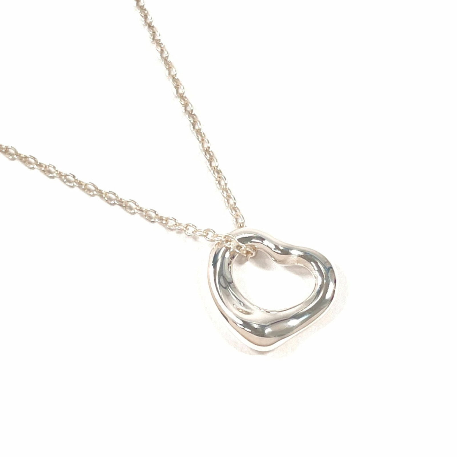 Tiffany Heart Elsa Peretti Necklace 925 Sterling Silver for Women - TIFFANY & Co.: Tiffany Heart Elsa Peretti Necklace 925 Sterling Silver for Women - TIFFANY & Co. This Tiffany & Co. necklace features a 925 sterling silver construction, ideal for women, with a neck circumference