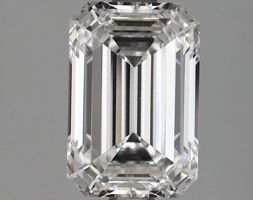 Loose Lab Diamond GIA Emerald 2.18ct E VVS2: Loose Lab Diamond GIA Emerald 2.18ct E VVS2 Loose lab-grown diamond certified by GIA, weighing 2.18ct with E color, VVS2 clarity, and excellent polish and symmetry. Dimensions are 9.02mm x 6.03mm x