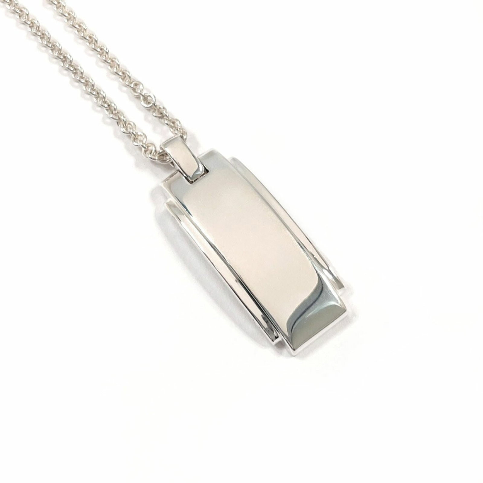 Tiffany Metropolis Necklace, 925 Sterling Silver, Unisex - TIFFANY & Co.: Tiffany Metropolis Necklace, 925 Sterling Silver, Unisex - TIFFANY & Co. The Tiffany Metropolis Necklace is crafted from 925 sterling silver and features a unisex design suitable for both men and