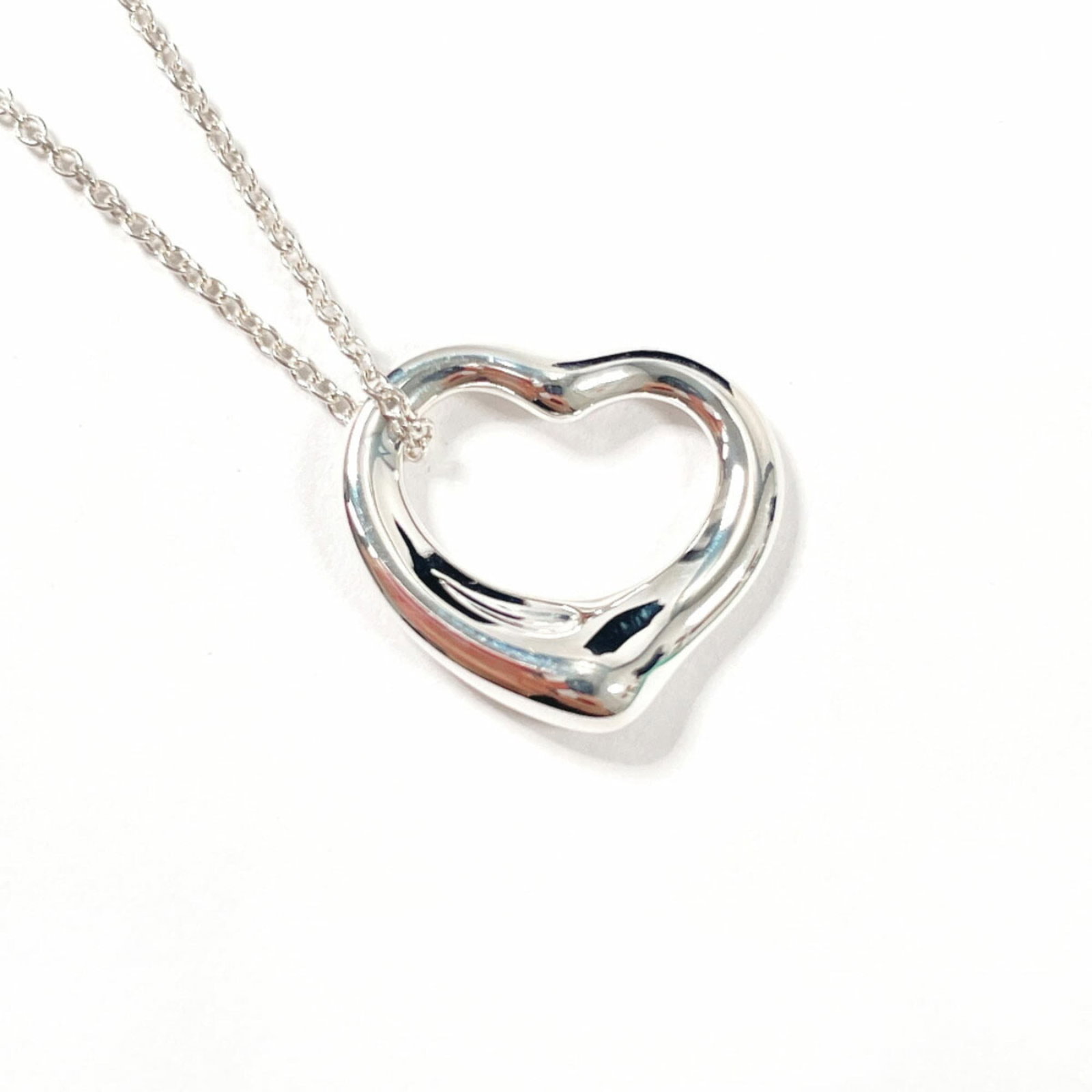 Tiffany & Co. Elsa Peretti Heart Necklace 925 Sterling Silver for Women: Tiffany & Co. Elsa Peretti Heart Necklace 925 Sterling Silver for Women Tiffany & Co. Elsa Peretti heart necklace made of 925 sterling silver, 43 cm neck circumference, in very good used condition