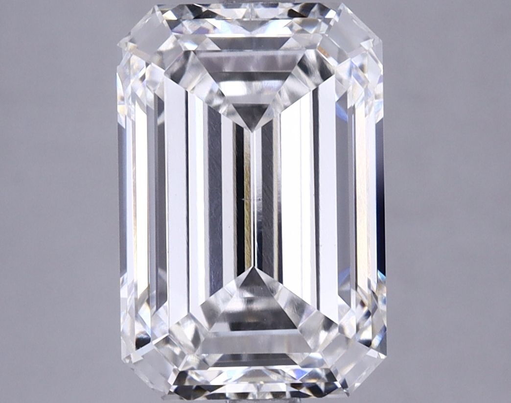 Loose Lab Diamond GIA Emerald 4.11ct F VS1: Loose Lab Diamond GIA Emerald 4.11ct F VS1 Loose lab-grown diamond certified by GIA, 4.11ct, Emerald cut, Color F, Clarity VS1, featuring excellent polish and symmetry, measuring 11.09 x 7.44 x 5.03