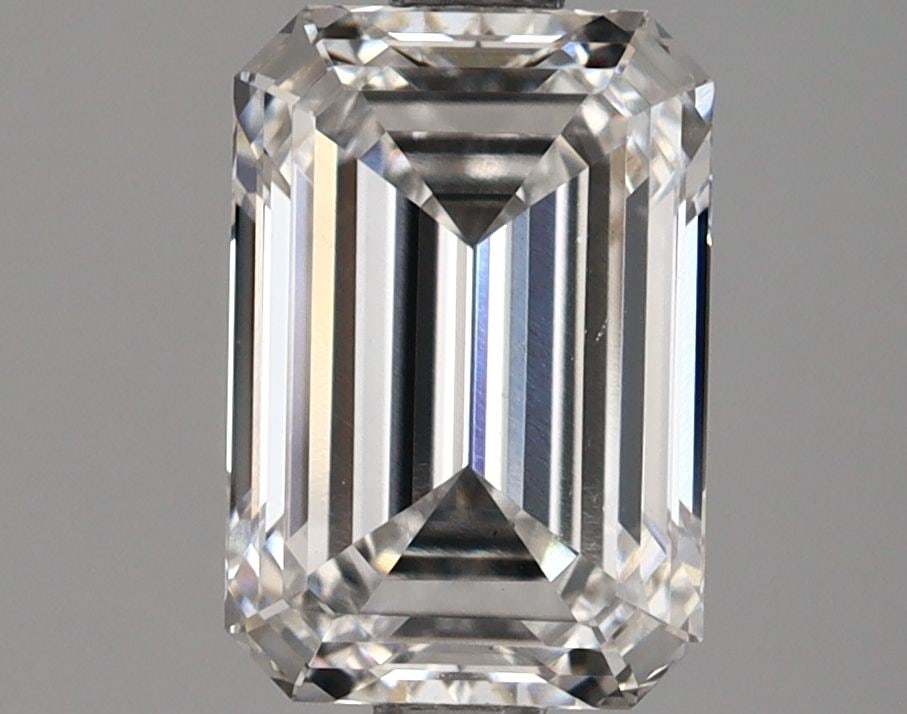 Loose Lab Diamond GIA Emerald 2.01ct E VS2: Loose Lab Diamond GIA Emerald 2.01ct E VS2 Loose lab-grown diamond weighing 2.01ct, emerald cut, E color, VS2 clarity, with excellent polish and symmetry, certified by GIA. Item Specifics: Source: Thi