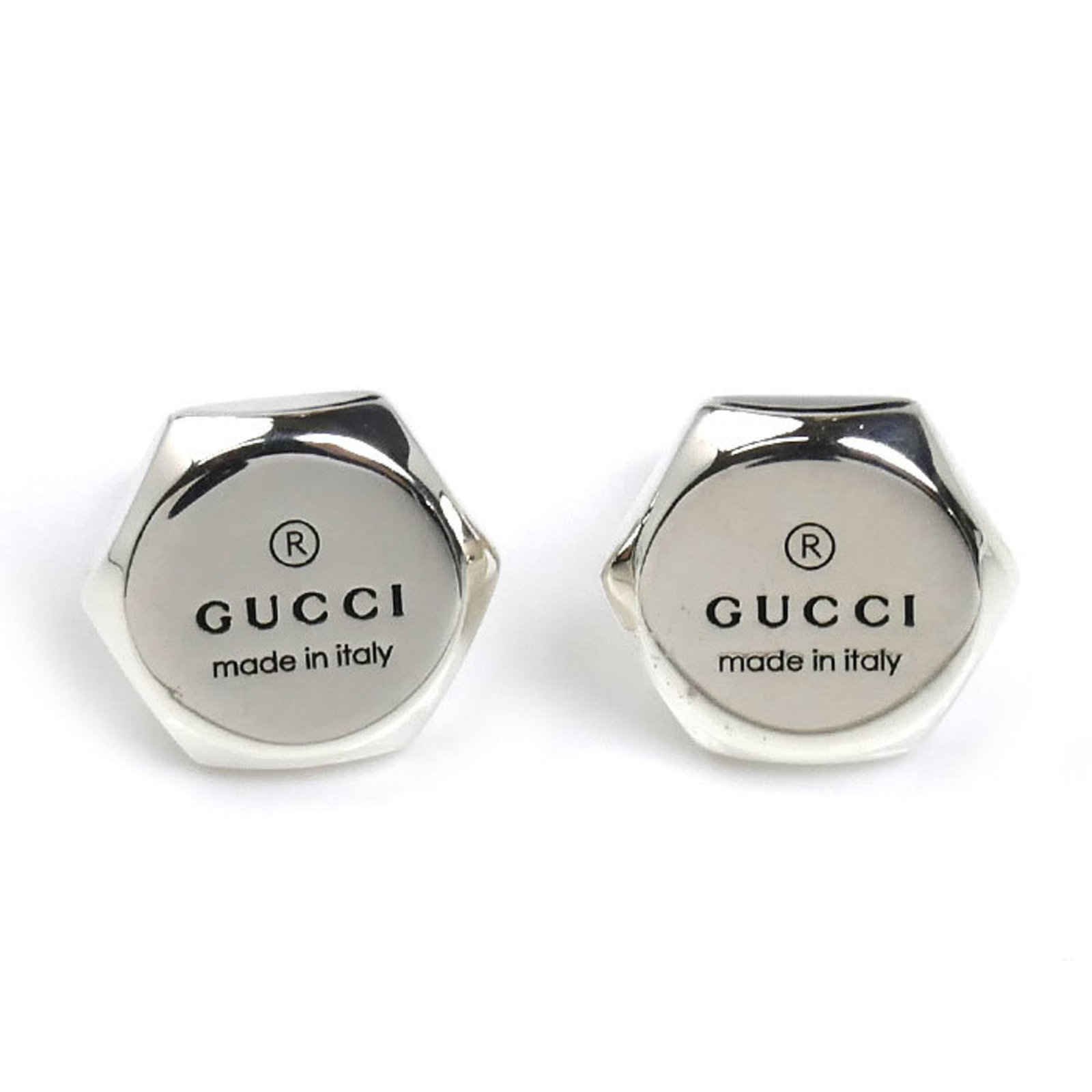 Gucci Silver 925 Stud Earrings: Gucci Silver 925 Stud Earrings Gucci silver 925 stud earrings for women, measuring 10mm x 11.20mm and weighing 4.7g. Used condition with some visible scratches. Item Specifics: Brand: Gucci Type: Stud