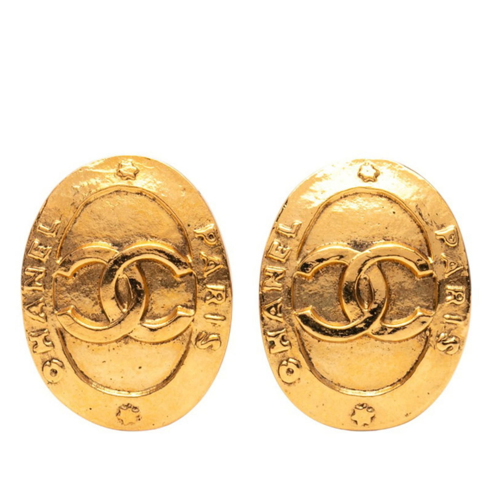 Earrings Chanel Clip: Earrings Chanel Clip Chanel clip earrings in gold, measuring 24.20mm x 18.80mm, in good condition with visible traces of usage. Item Specifics: Brand: Chanel Type: Clip Earrings Gender: Women Color: