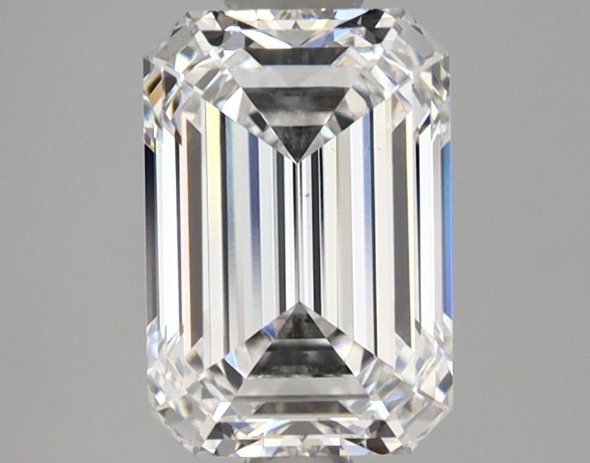 Loose Lab Diamond GIA Emerald 2.01ct D VS1: Loose Lab Diamond GIA Emerald 2.01ct D VS1 Loose Lab Diamond of 2.01ct, GIA certified, in an emerald cut with D color and VS1 clarity, showcasing excellent polish and symmetry. Item Specifics: