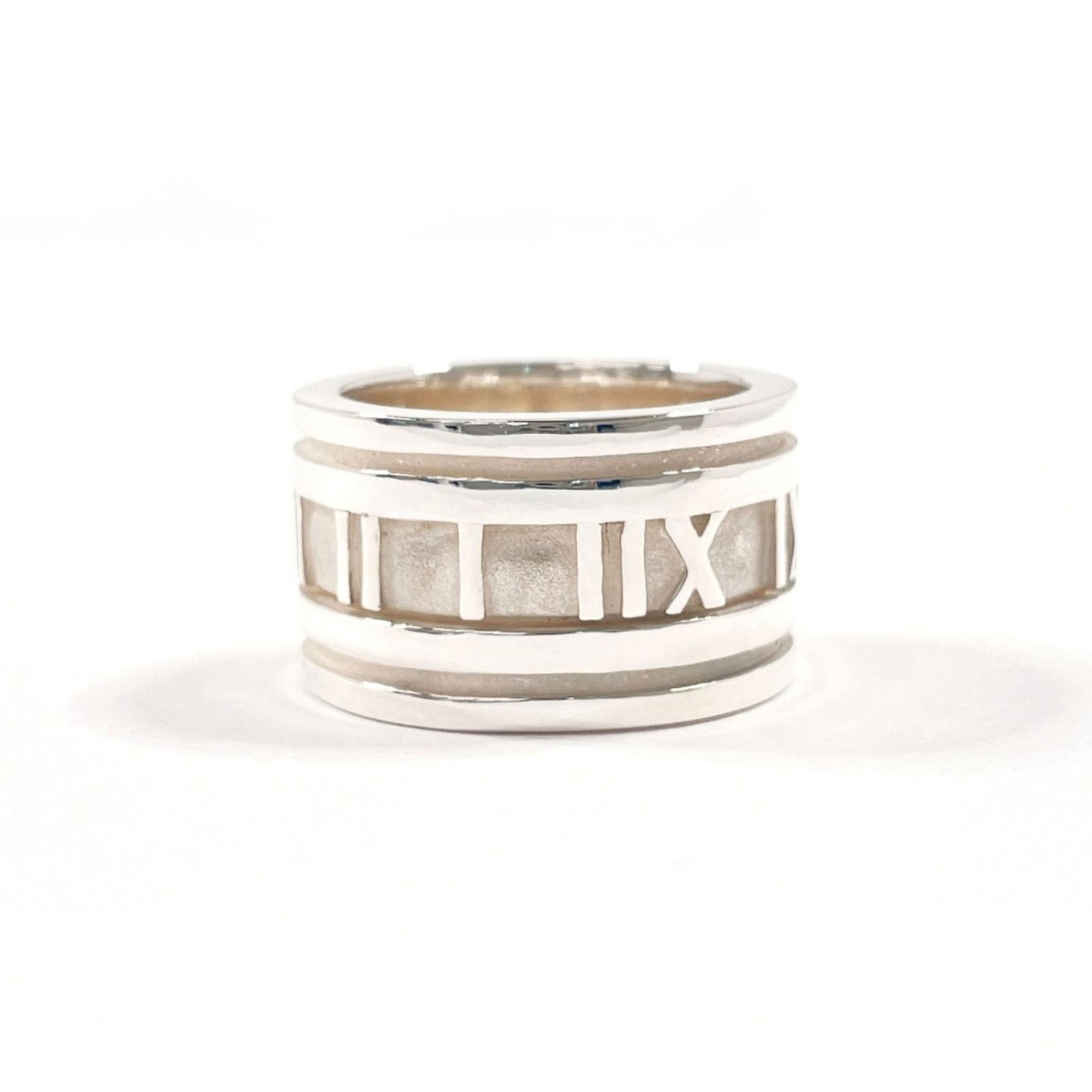 Silver 925 Tiffany Band Ring: Silver 925 Tiffany Band Ring Tiffany Band Ring in Silver 925 for women, size 6, width 11.9mm, weighing 11.8g, in very good used condition with minor traces of usage. Item Specifics: Brand: Tiffany