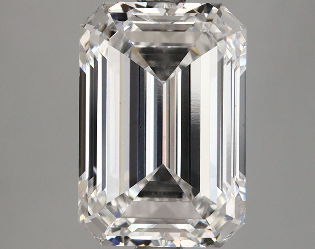 Loose Lab Diamond GIA Emerald 3.92ct E VS1: Loose Lab Diamond GIA Emerald 3.92ct E VS1 Lab-grown loose diamond in emerald cut, 3.92ct, with color grade E and clarity VS1, certified by GIA. Measurements are 10.89L x 7.43W x 4.89H. Item