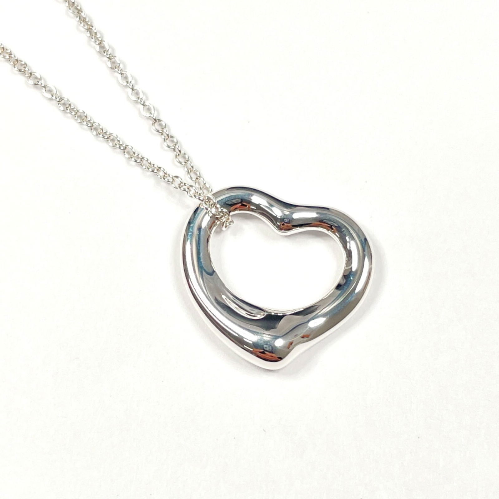 Tiffany & Co. Elsa Peretti Heart Necklace 925 Sterling Silver for Women: Tiffany & Co. Elsa Peretti Heart Necklace 925 Sterling Silver for Women Tiffany & Co. Elsa Peretti Heart Necklace is made from 925 sterling silver, designed for women, with a necklace circumference of