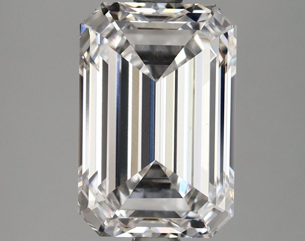 Loose Lab Diamond GIA Emerald 3.14ct E VS1: Loose Lab Diamond GIA Emerald 3.14ct E VS1 Loose lab-grown diamond with a 3.14ct emerald cut, color E, clarity VS1, certified by GIA, featuring excellent polish and symmetry. Item Specifics: Source: T