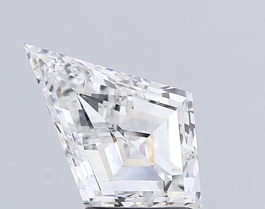 Loose Lab Diamond 3.67ct F VVS2 - IGI Kite: Loose Lab Diamond 3.67ct F VVS2 - IGI Kite Chanel drop earrings made of artificial pearl and metal, featuring a burgundy, gold, and white color scheme, measuring 32mm x 7mm, in good used condition