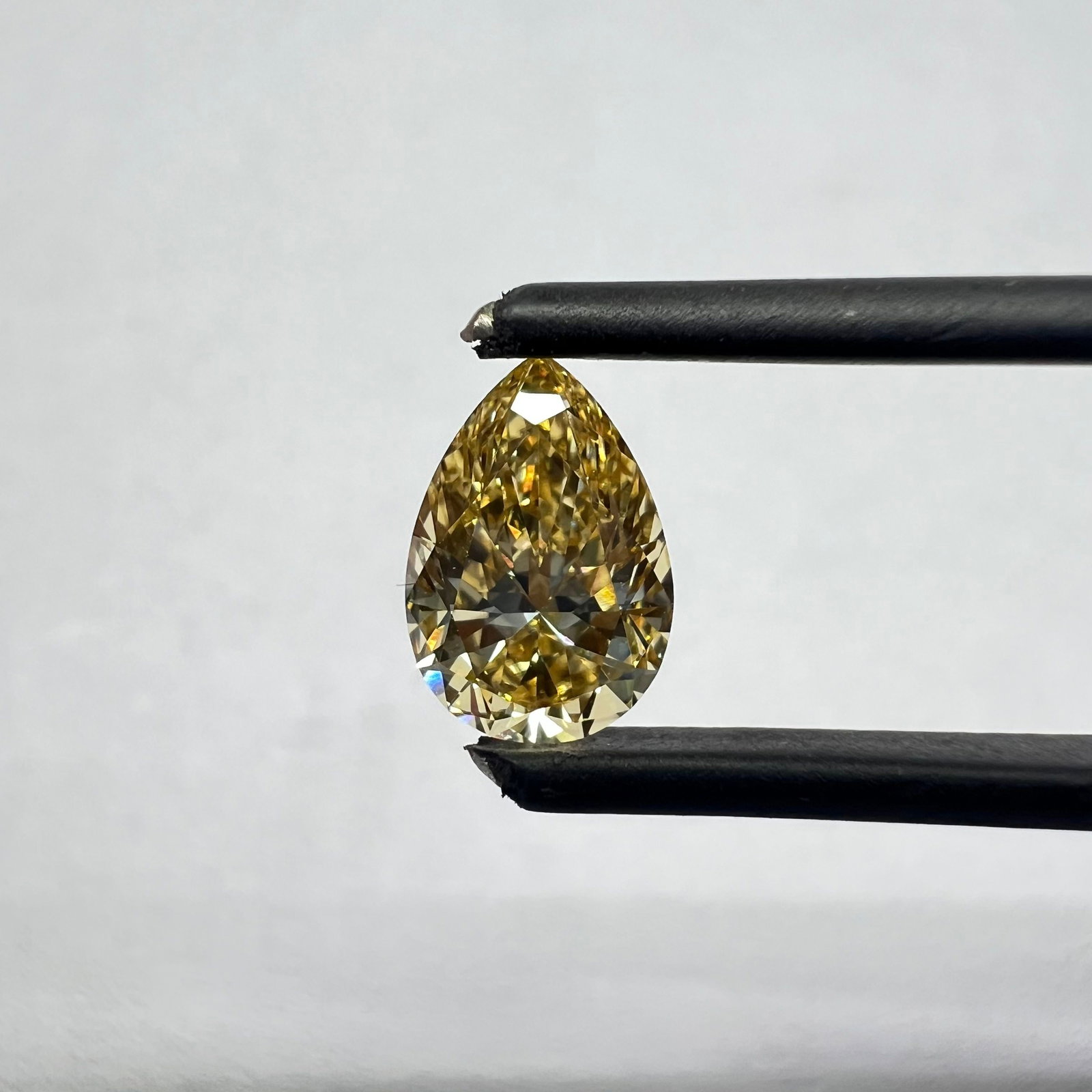 Loose Lab Diamond 1.08ct Yellow VS1 Pear: Loose Lab Diamond 1.08ct Yellow VS1 Pear Loose Lab Diamond weighing 1.08ct, colored Yellow with VS1 clarity, featuring pear cut; certification not available, with measurements of 5.84L x 8.53W x 3.63H