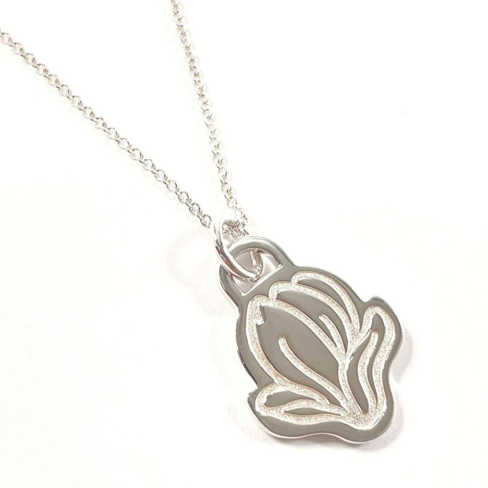 TIFFANY & Co. 2019 Tiffany GO WOMEN Necklace, 925 Sterling Silver: TIFFANY & Co. 2019 Tiffany GO WOMEN Necklace, 925 Sterling Silver This 2019 Tiffany & Co. women's necklace is made of 925 sterling silver, weighs 4.4g, and is in very good used condition. Item Specifi