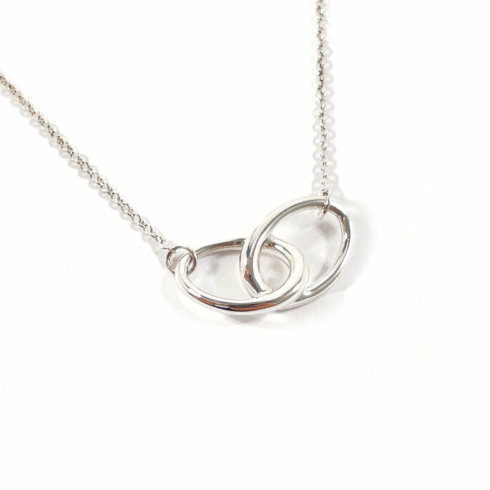 Tiffany & Co. Elsa Peretti Double Loop Necklace 925 Sterling Silver: Tiffany & Co. Elsa Peretti Double Loop Necklace 925 Sterling Silver Tiffany & Co. Elsa Peretti Double Loop Necklace in 925 Sterling Silver, used (like new) condition, with a neck circumference of 40.5