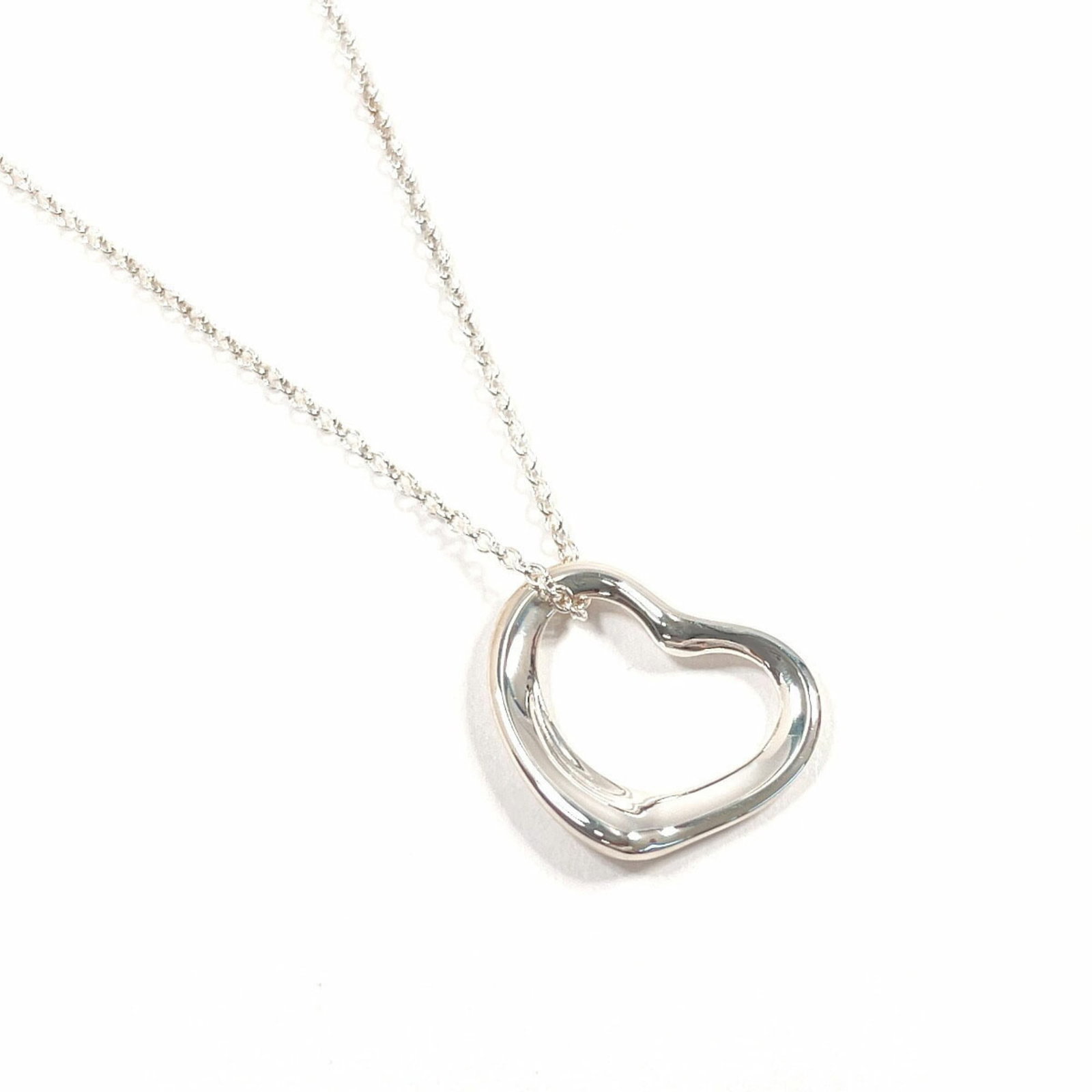 Tiffany & Co. Elsa Peretti Heart Necklace 925 Sterling Silver for Women: Tiffany & Co. Elsa Peretti Heart Necklace 925 Sterling Silver for Women Tiffany & Co. Elsa Peretti heart necklace in 925 sterling silver for women, with a neck circumference of 41 cm and pendant size
