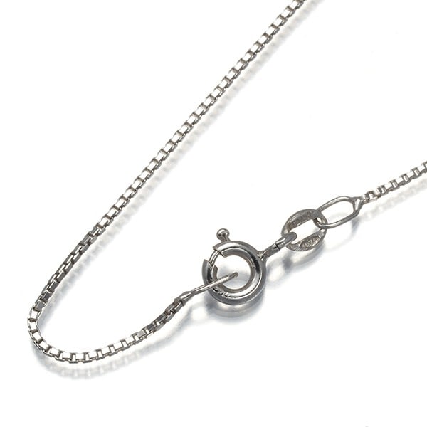 18K 750 White Gold Box Chain Necklace 40Cm: 18K 750 White Gold Box Chain Necklace 40Cm 18K 750 white gold box chain necklace, 40 cm in length, sourced from Japan, no main stone, in good condition. Item Specifics: Country Of Origin: Japan Metal: