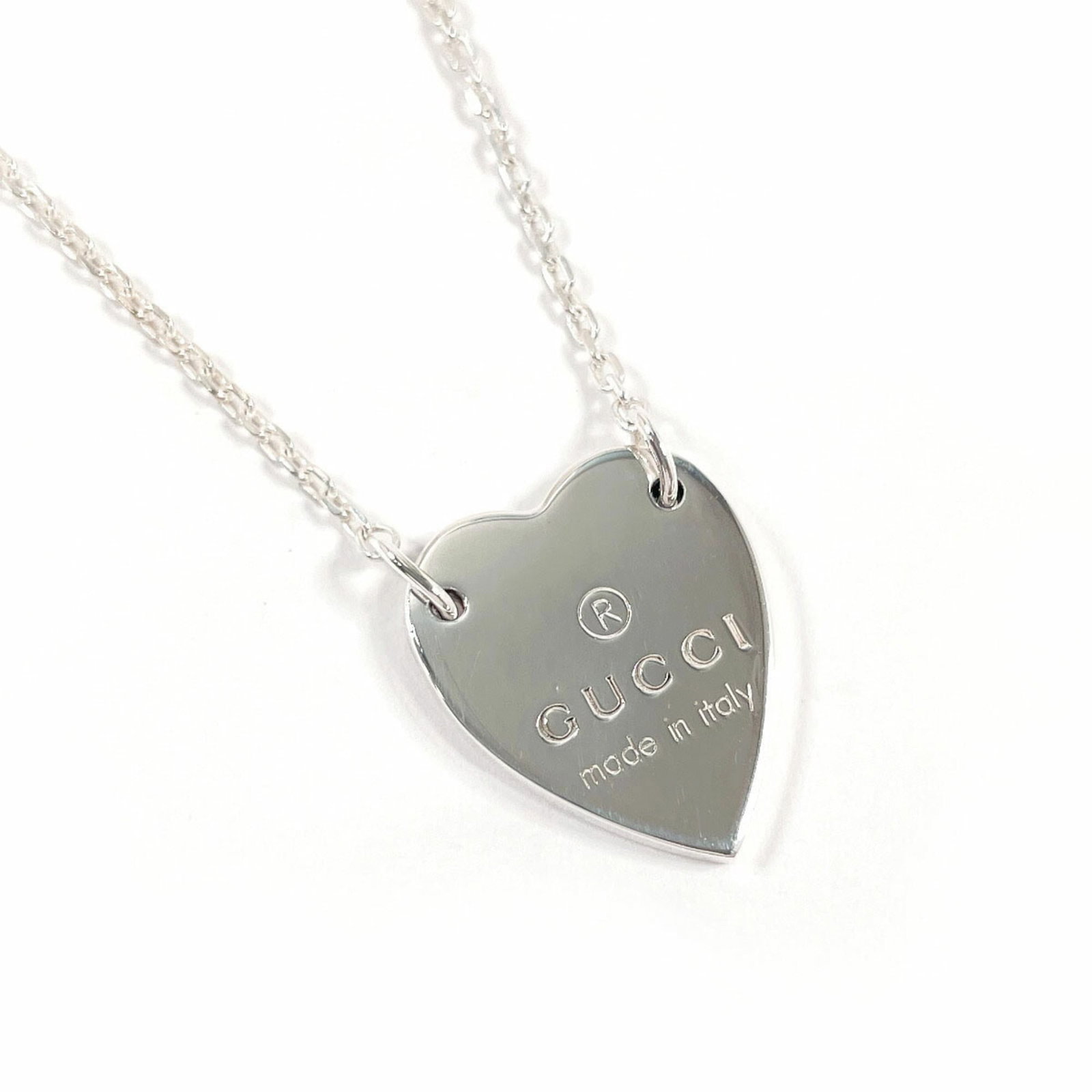 GUCCI Heart Necklace 223512 J8400 8106, 925 Sterling Silver, Women's: GUCCI Heart Necklace 223512 J8400 8106, 925 Sterling Silver, Women's GUCCI heart necklace made from 925 sterling silver, with a neck circumference of 48 cm and a pendant size of 18mm x 15mm, in used (