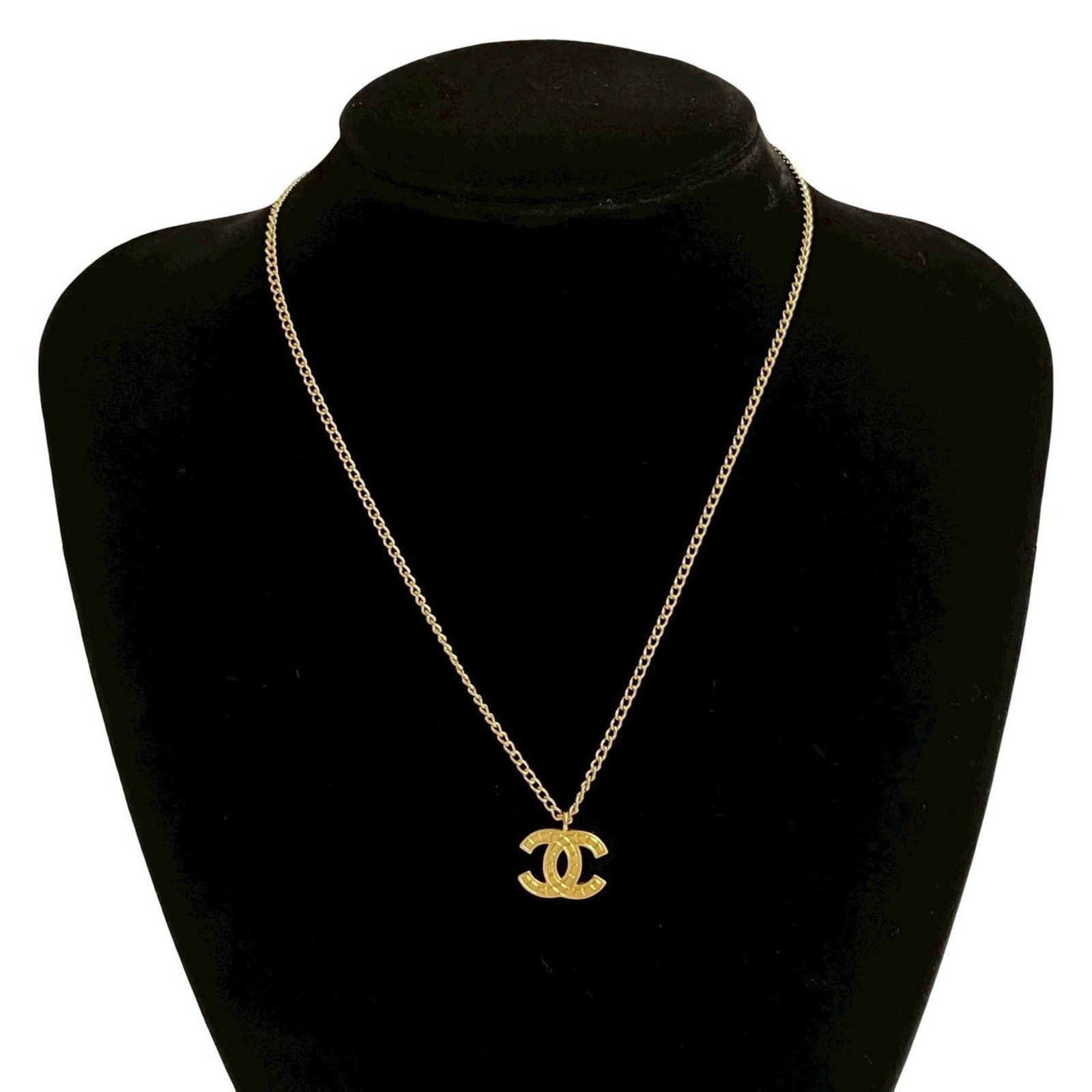 68731 03P CHANEL Vintage Coco Mark GP Necklace Pendant Choker Gold (1 of 4)