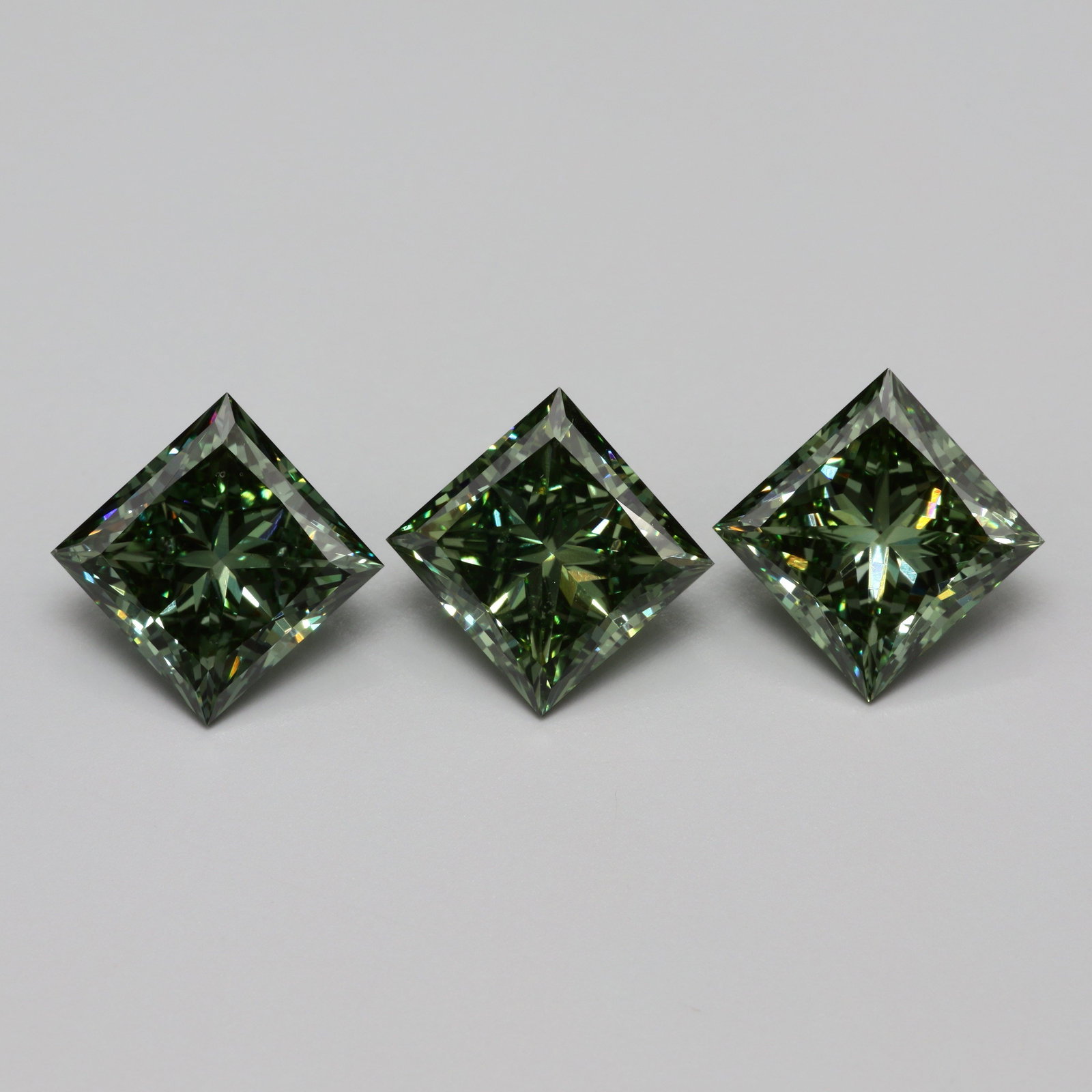 Loose Lab Diamond - Princess 3.05ct Fancy Vivid Green VS2: Loose Lab Diamond - Princess 3.05ct Fancy Vivid Green VS2 This listing features Loose Lab Diamond - Princess 3.05ct Fancy Vivid Green VS2. Item specifics are provided below. Item Specifics: Source: