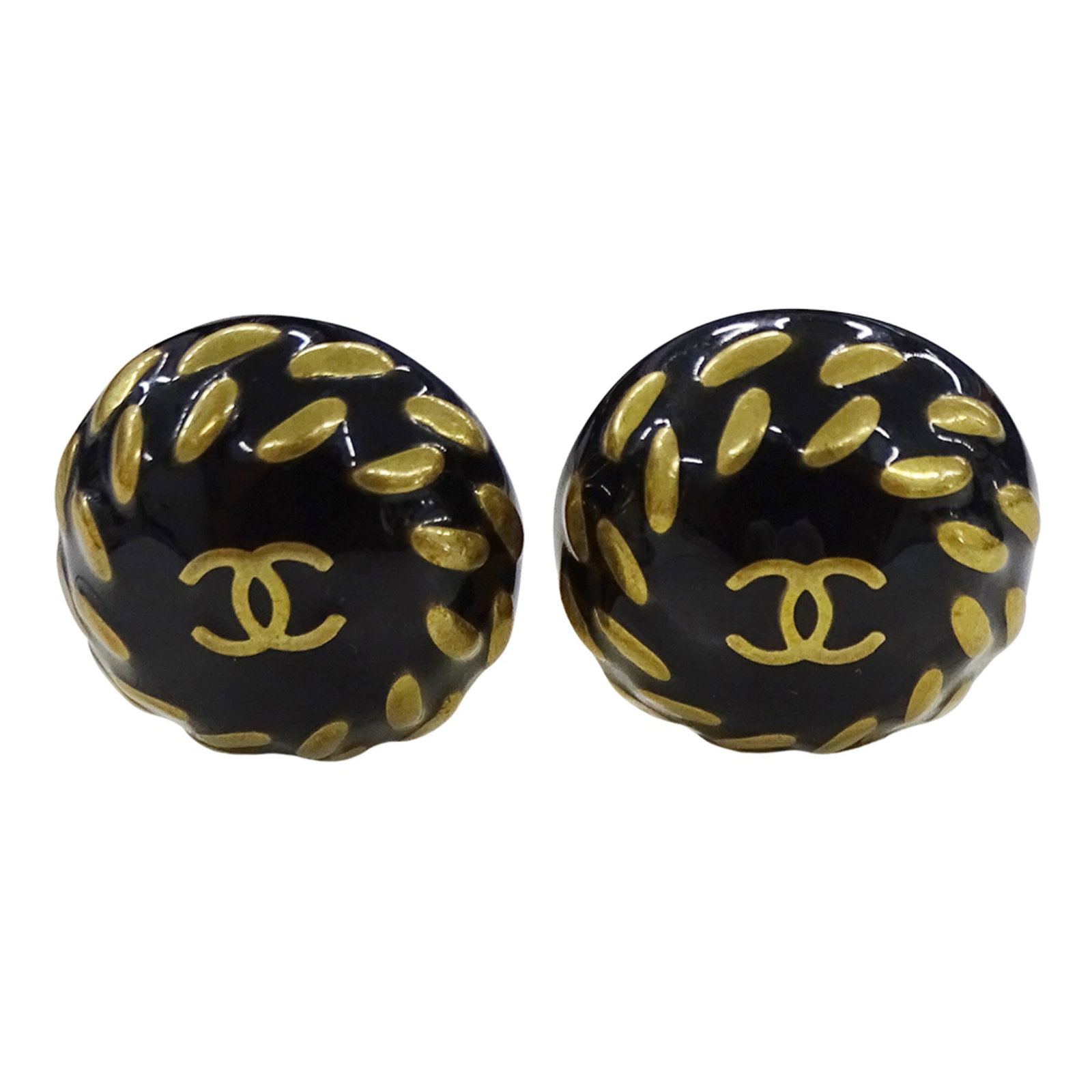 Gold Plating Chanel Clip Earrings: Gold Plating Chanel Clip Earrings This listing features Gold Plating Chanel Clip Earrings. Item specifics are provided below. Item Specifics: Brand: Chanel Type: Clip Earrings Gender: Women Material: