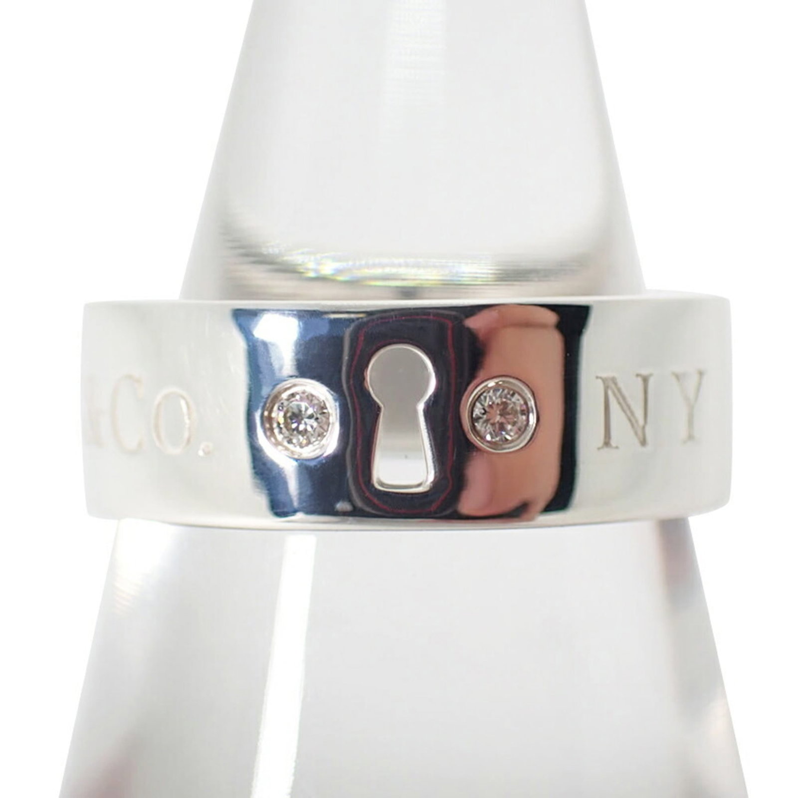 Tiffany Sterling Silver 925 Band Ring: Tiffany Sterling Silver 925 Band Ring This listing features Tiffany Sterling Silver 925 Band Ring. Item specifics are provided below. Item Specifics: Brand: Tiffany Type: Band Ring Gender: Women Mater