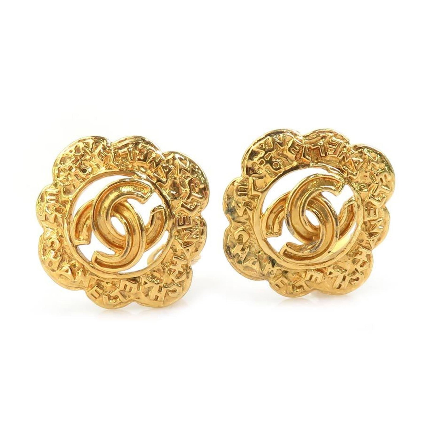 Chanel Metal Clip Earrings: Chanel Metal Clip Earrings Chanel metal clip earrings in gold color, measuring 30mm x 30mm, used in good condition with some scratches and traces of usage. Item Specifics: Brand: Chanel Type: Clip Ear