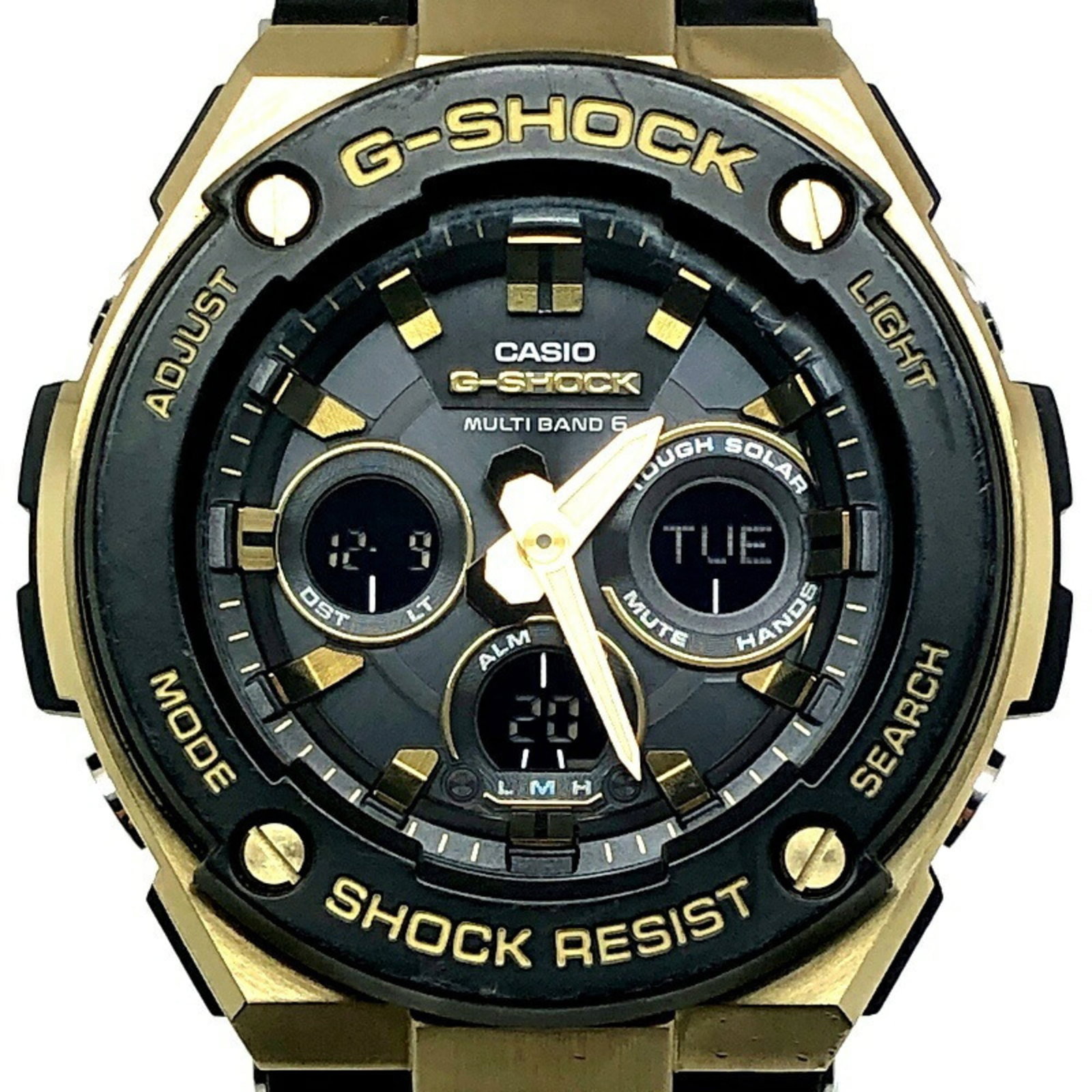Wristwatch Casio: Wristwatch Casio This used Casio men's wristwatch features an analog display in black and gold, showing traces of usage and some damages but remains in acceptable condition. Item Specifics: Brand: Cas