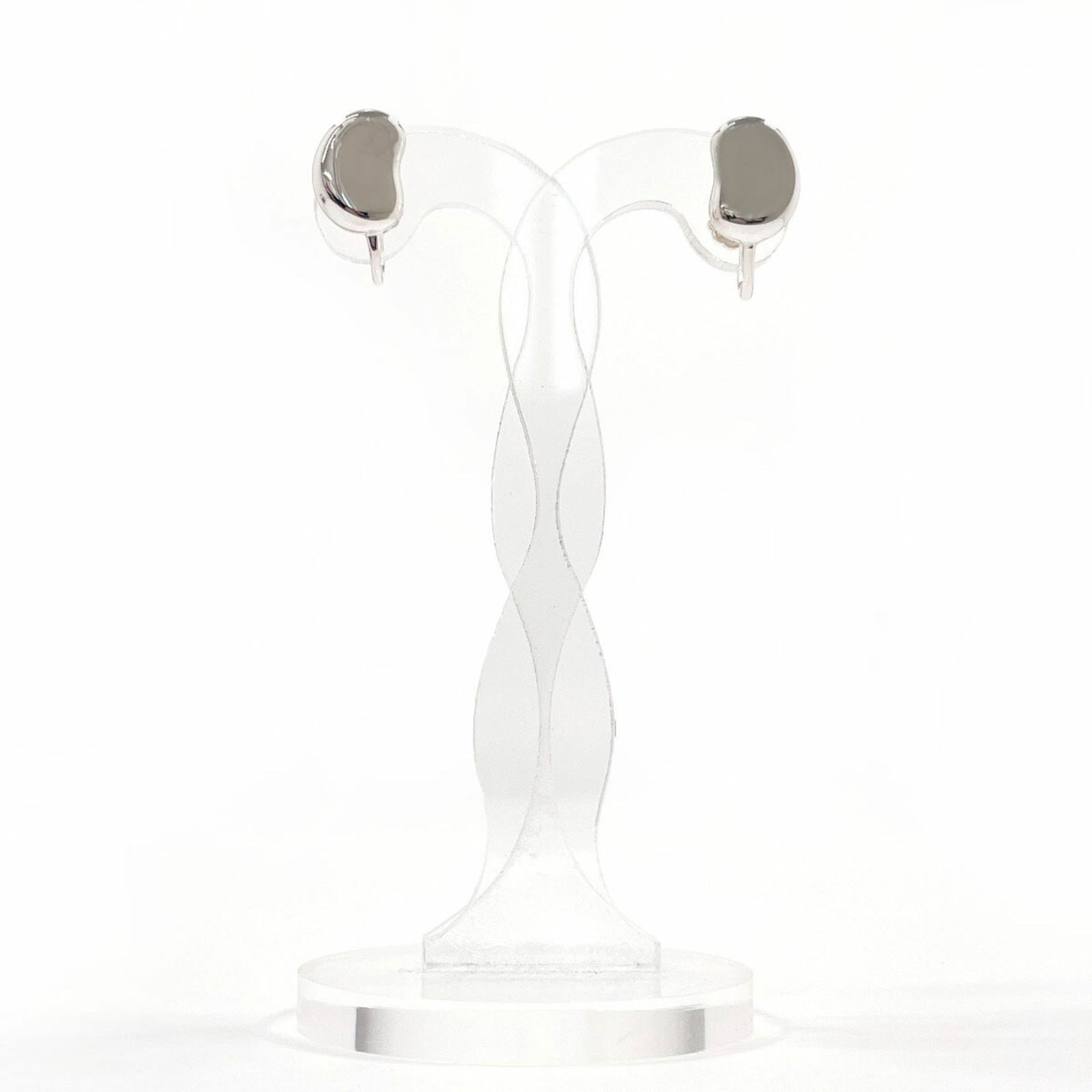 Silver 925 Tiffany Clip Earrings: Silver 925 Tiffany Clip Earrings Tiffany clip earrings made of Silver 925, measuring 11.30mm x 8.00mm, in very good used condition with minor signs of wear. Item Specifics: Brand: Tiffany Type: Clip