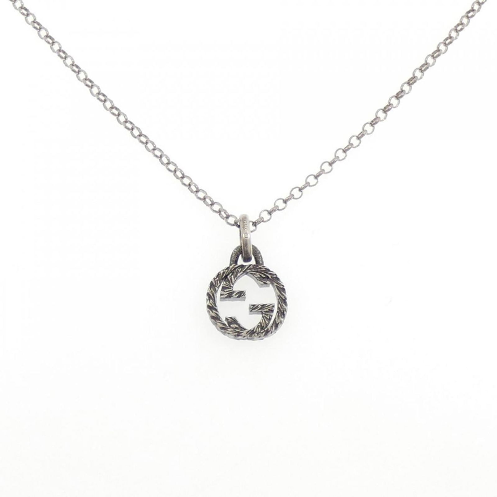 Gucci Necklace Interlocking G: Gucci Necklace Interlocking G Gucci interlocking G necklace made of 925 silver for women, with a 45-50 cm neck circumference and a pendant size of 21.7mm x 13.1mm, in good used condition with some scr