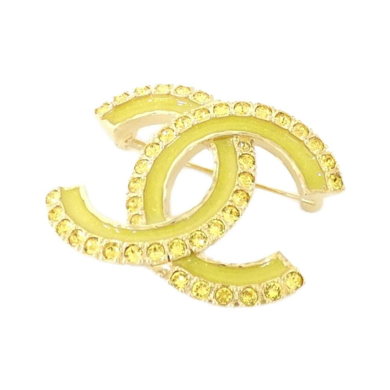 Brooch Chanel: Brooch Chanel Chanel yellow brooch measuring 3.7cm x 4.7cm, in very good used condition with minor scratches. Item Specifics: Brand: Chanel Type: Brooch Gender: Women Color: Yellow Size (Hxwxd): 3.7cm