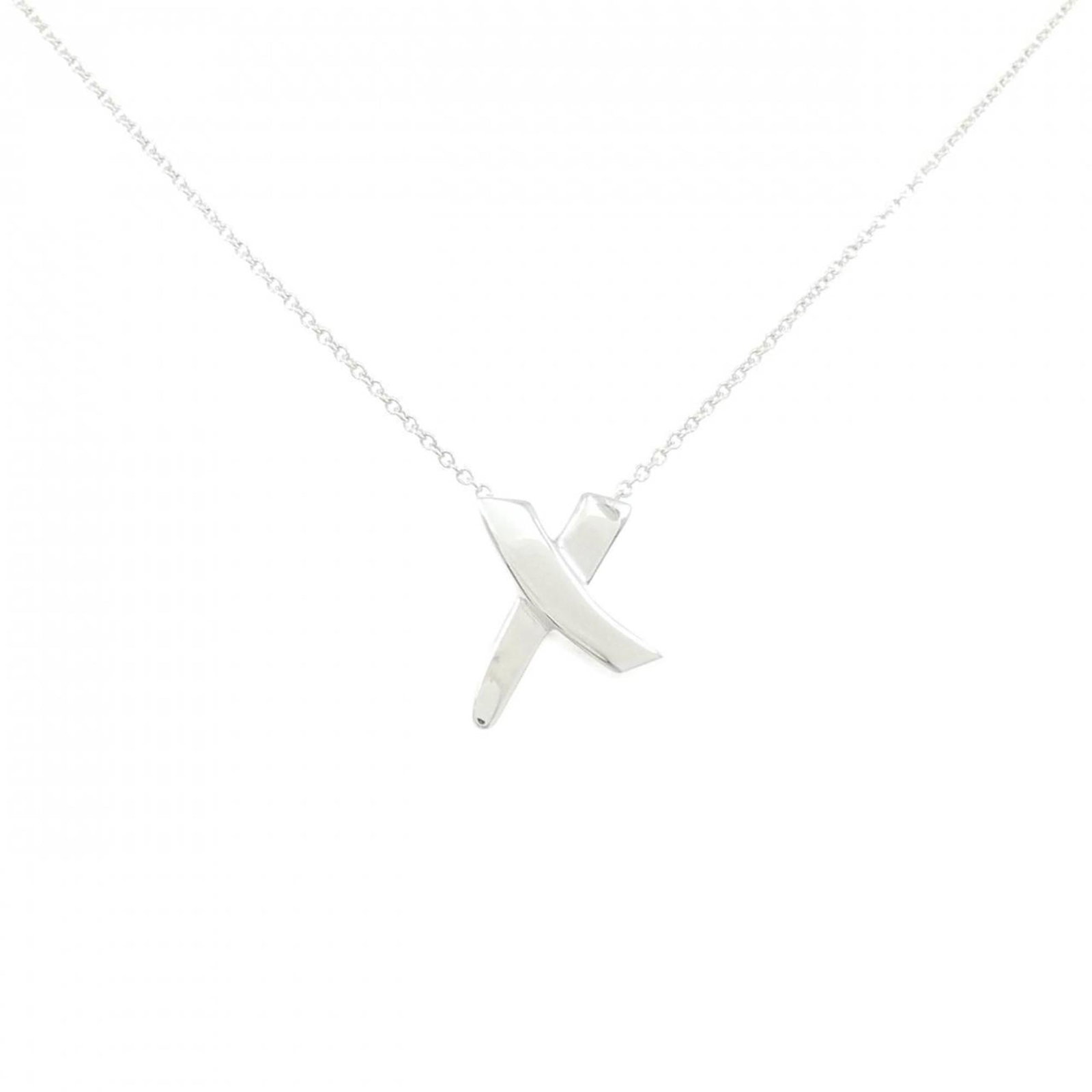 Tiffany Necklace 925: Tiffany Necklace 925 Tiffany silver 925 necklace featuring a pendant, with a neck circumference of 41 cm and a pendant size of 14.3mm x 11.6mm, in used (like new) condition. Item Specifics: Brand: Tif