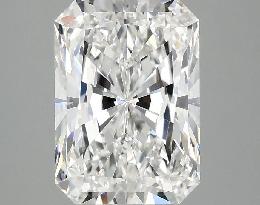 Loose Lab Diamond IGI Radiant 3.09ct E VVS2: Loose Lab Diamond IGI Radiant 3.09ct E VVS2 Loose Lab Diamond IGI Radiant 3.09ct with E color and VVS2 clarity, showcasing excellent polish and symmetry; measures 10.2 x 7.17 x 4.84 mm and certified