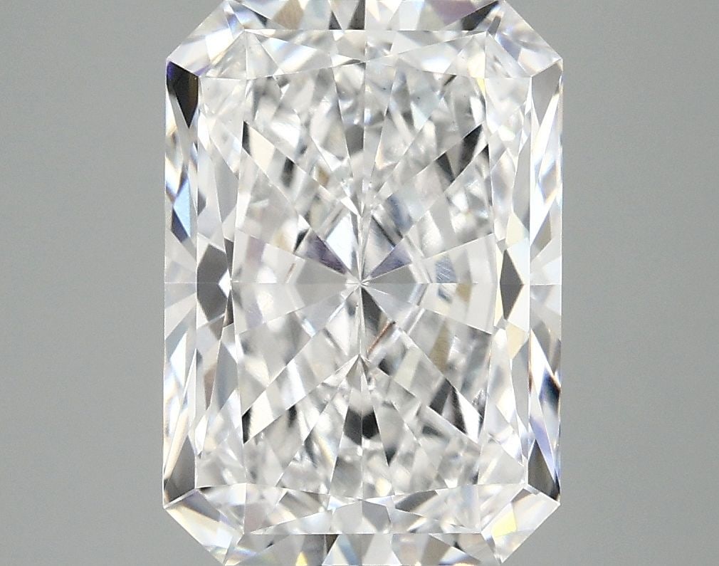 Loose Lab Diamond IGI Radiant 4.08ct D VS1: Loose Lab Diamond IGI Radiant 4.08ct D VS1 The loose lab-grown diamond weighs 4.08 carats with D color and VS1 clarity, featuring an IGI certification but without a specific cut listed. Item