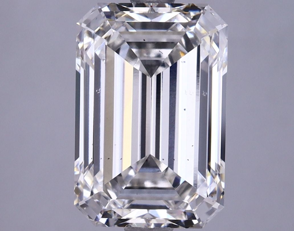 Loose Lab Diamond IGI Emerald 3.76ct G VS2: Loose Lab Diamond IGI Emerald 3.76ct G VS2 Loose lab-grown diamond weighing 3.76ct, with an emerald cut, G color, and VS2 clarity, certified by IGI. Item Specifics: Source: This Is A Real Diamond