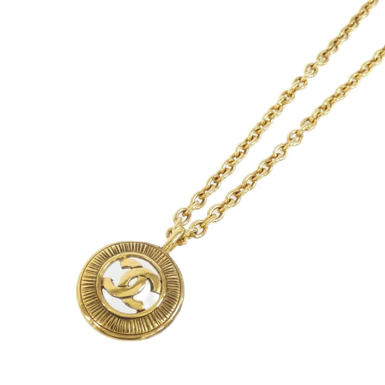 Chanel Necklace: Chanel Necklace Chanel necklace in gold for women, 43 cm neck circumference, pendant size 33mm x 24mm, used (very good) condition with minimal traces of usage. Item Specifics: Brand: Chanel Necklace T