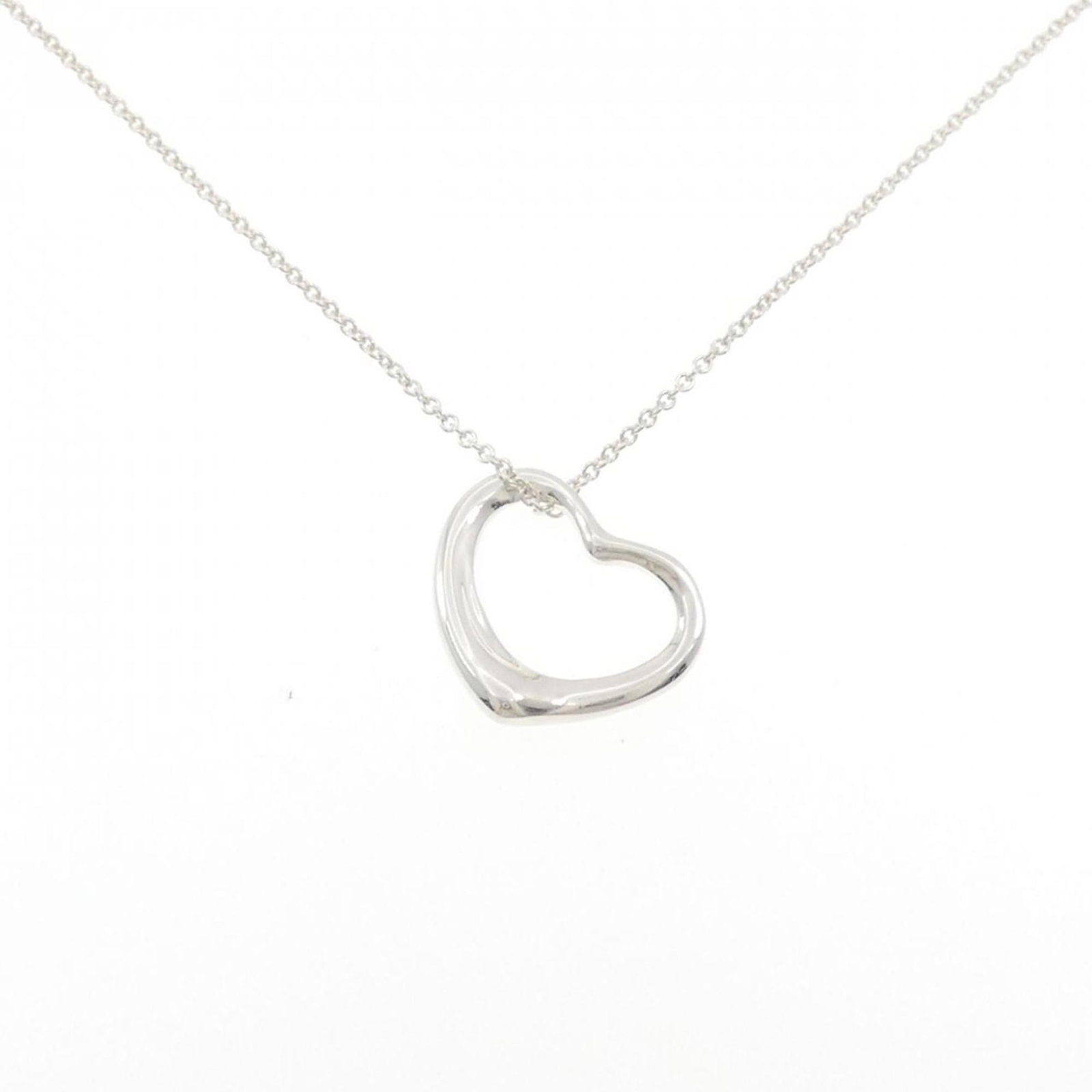 Tiffany Necklace Open Heart: Tiffany Necklace Open Heart Tiffany Open Heart Necklace made of Silver 925, weighing 5.2g and with a neck circumference of 41 cm, features a pendant size of 20.8mm x 21.3mm, and is in very good used c