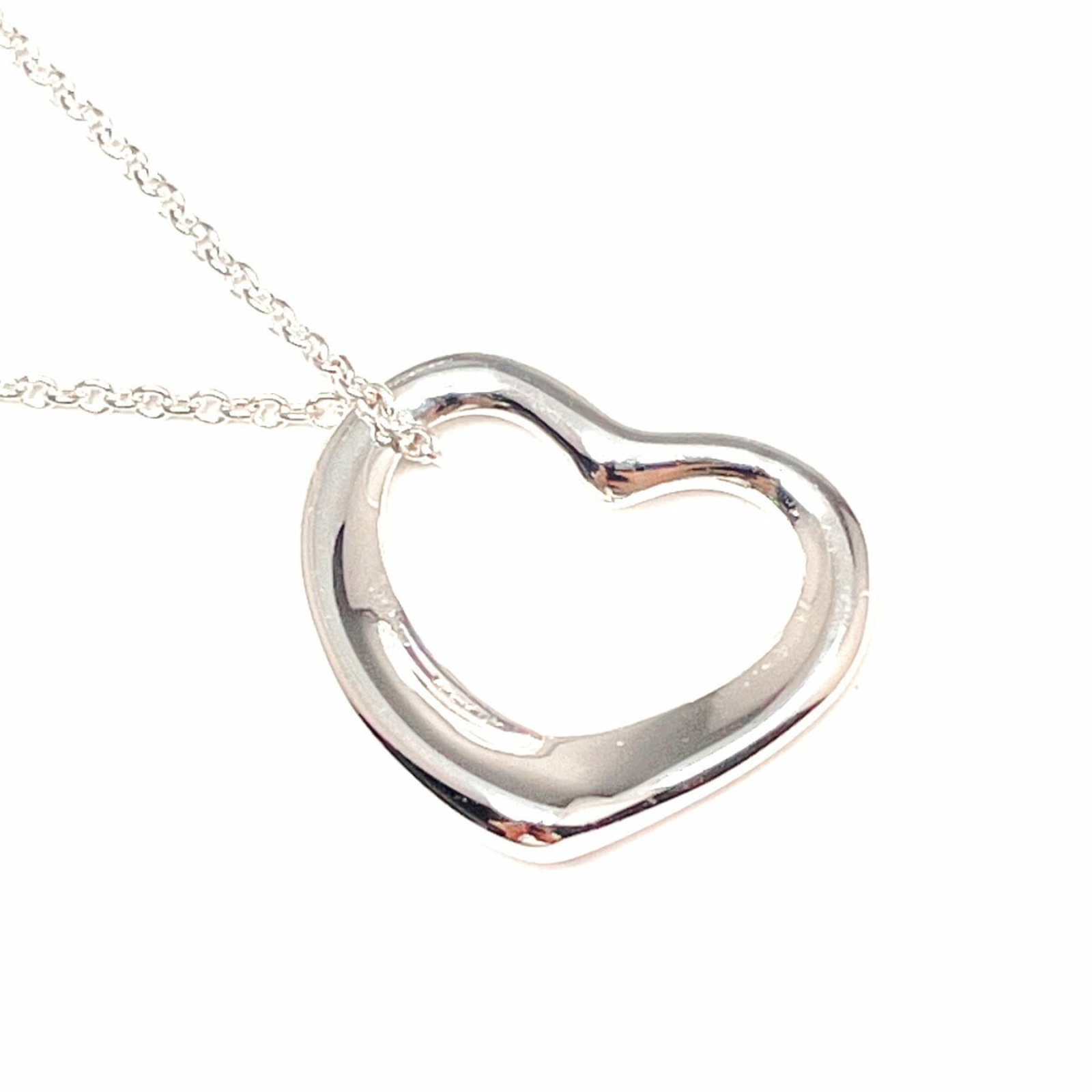 Tiffany & Co. Elsa Peretti Heart Necklace 925 Sterling Silver for Women: Tiffany & Co. Elsa Peretti Heart Necklace 925 Sterling Silver for Women Tiffany & Co. Elsa Peretti heart necklace is crafted from 925 sterling silver, suitable for women, with a 40.5 cm neck circumfer