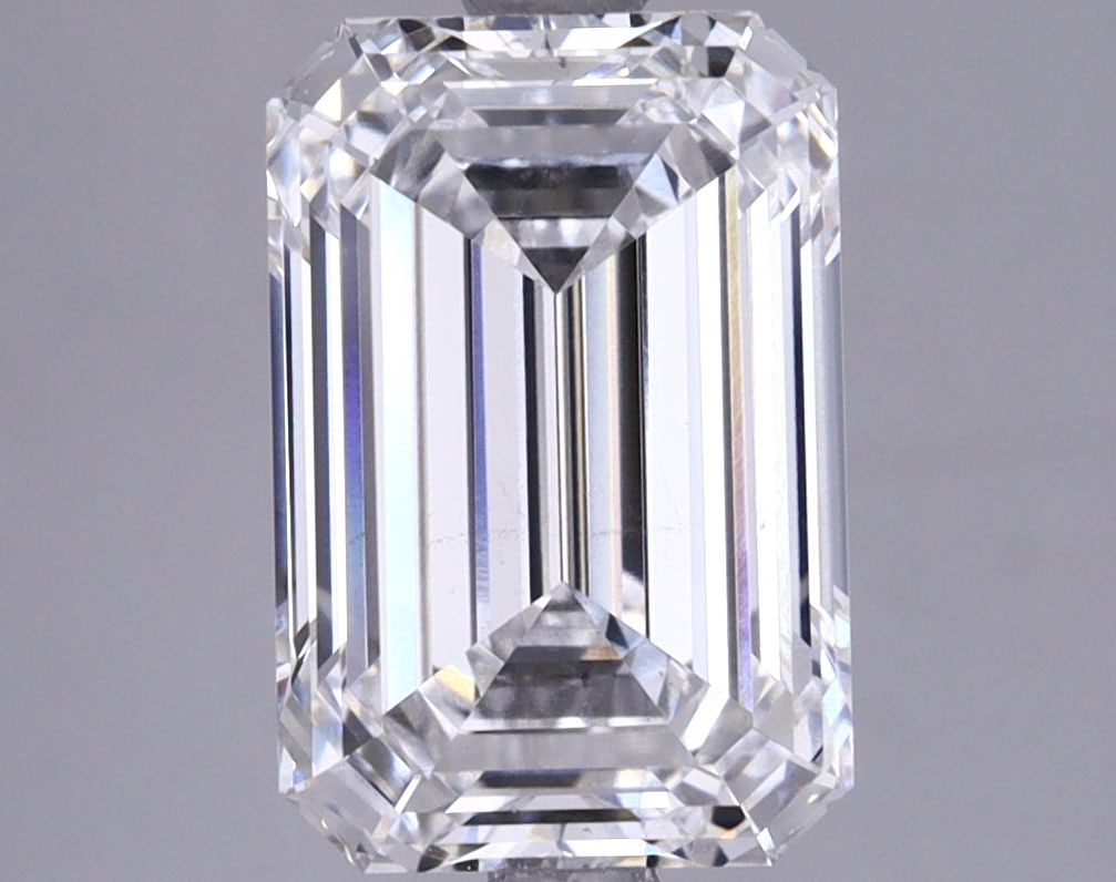 Loose Lab Diamond GIA Emerald 3.3ct E SI1: Loose Lab Diamond GIA Emerald 3.3ct E SI1 This loose lab-grown diamond, certified by GIA, weighs 3.3ct and has an E color and SI1 clarity, with excellent polish and symmetry, measuring 10.36L x 6.99W