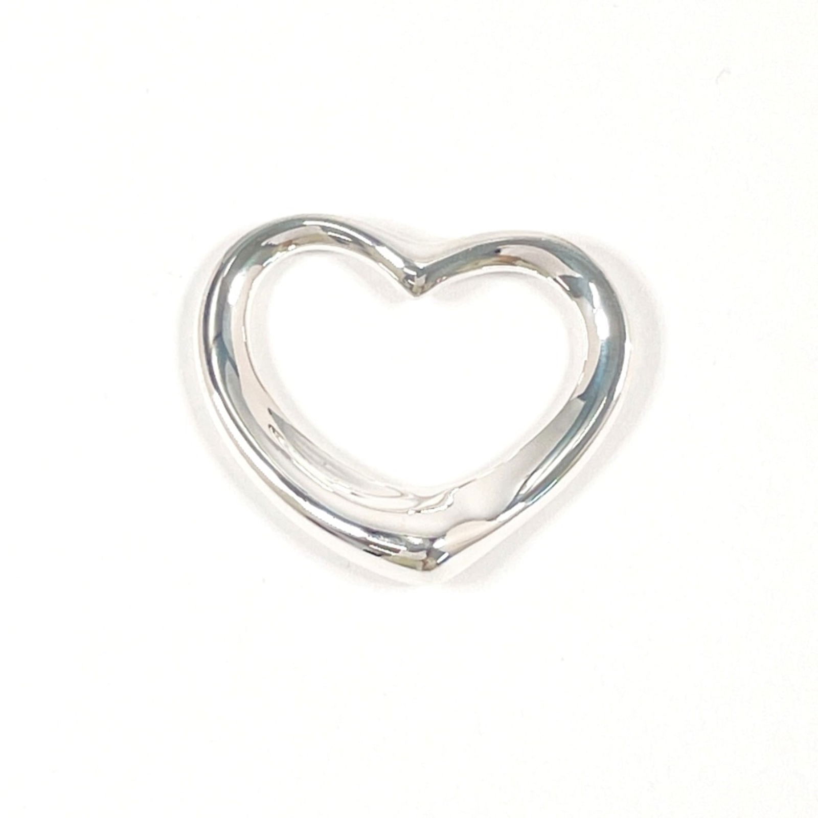 Tiffany & Co. Elsa Peretti Heart Pendant Top 925 Sterling Silver Women's: Tiffany & Co. Elsa Peretti Heart Pendant Top 925 Sterling Silver Women's 18K yellow gold ring from Carrera y Carrera featuring a natural quartz stone from the Narcissus collection, with a US ring