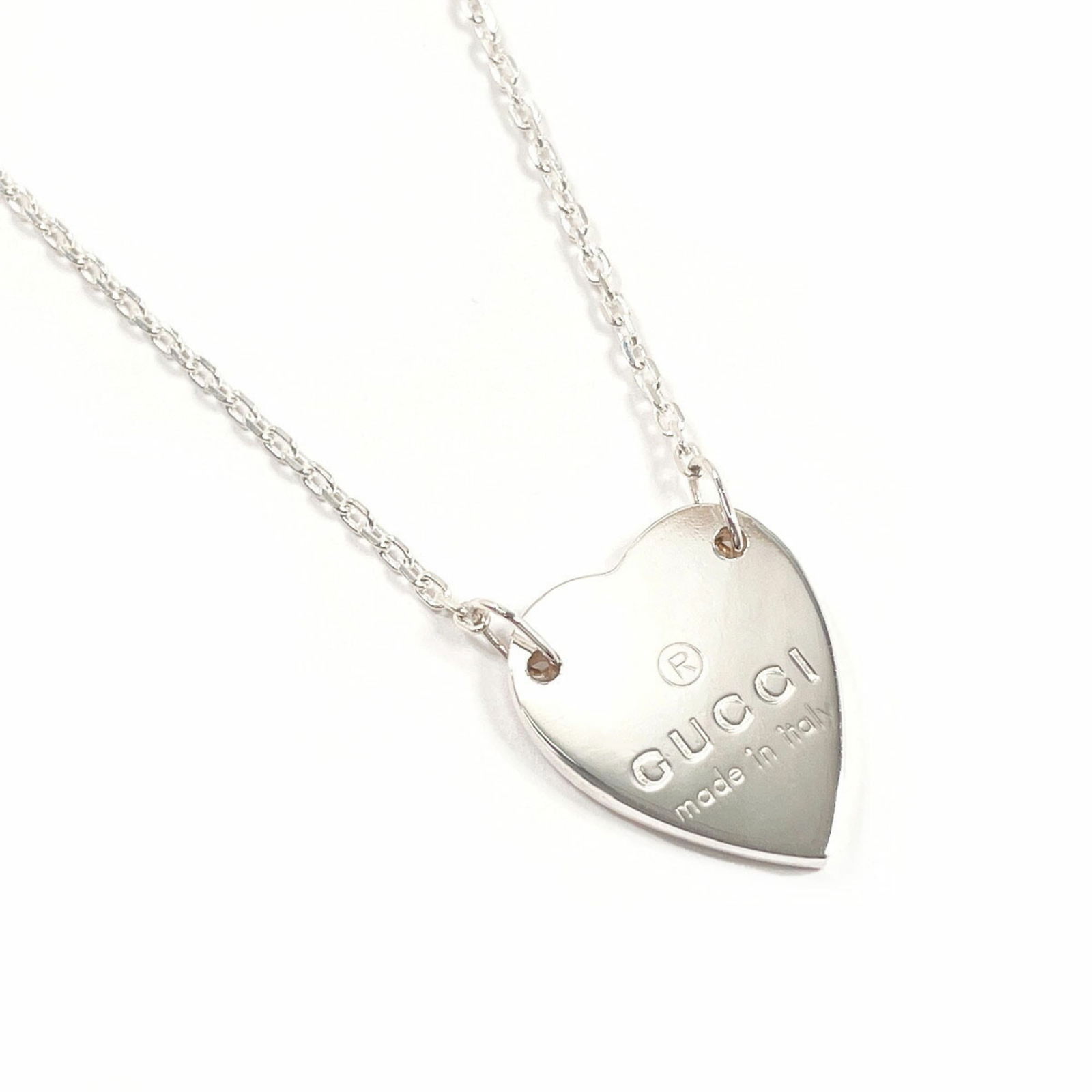 GUCCI Heart Necklace 223512 J8400 8106, 925 Sterling Silver, Women's: GUCCI Heart Necklace 223512 J8400 8106, 925 Sterling Silver, Women's GUCCI heart necklace made from 925 sterling silver, with a neck circumference of 48 cm and a pendant size of 18mm x 15mm, in used (
